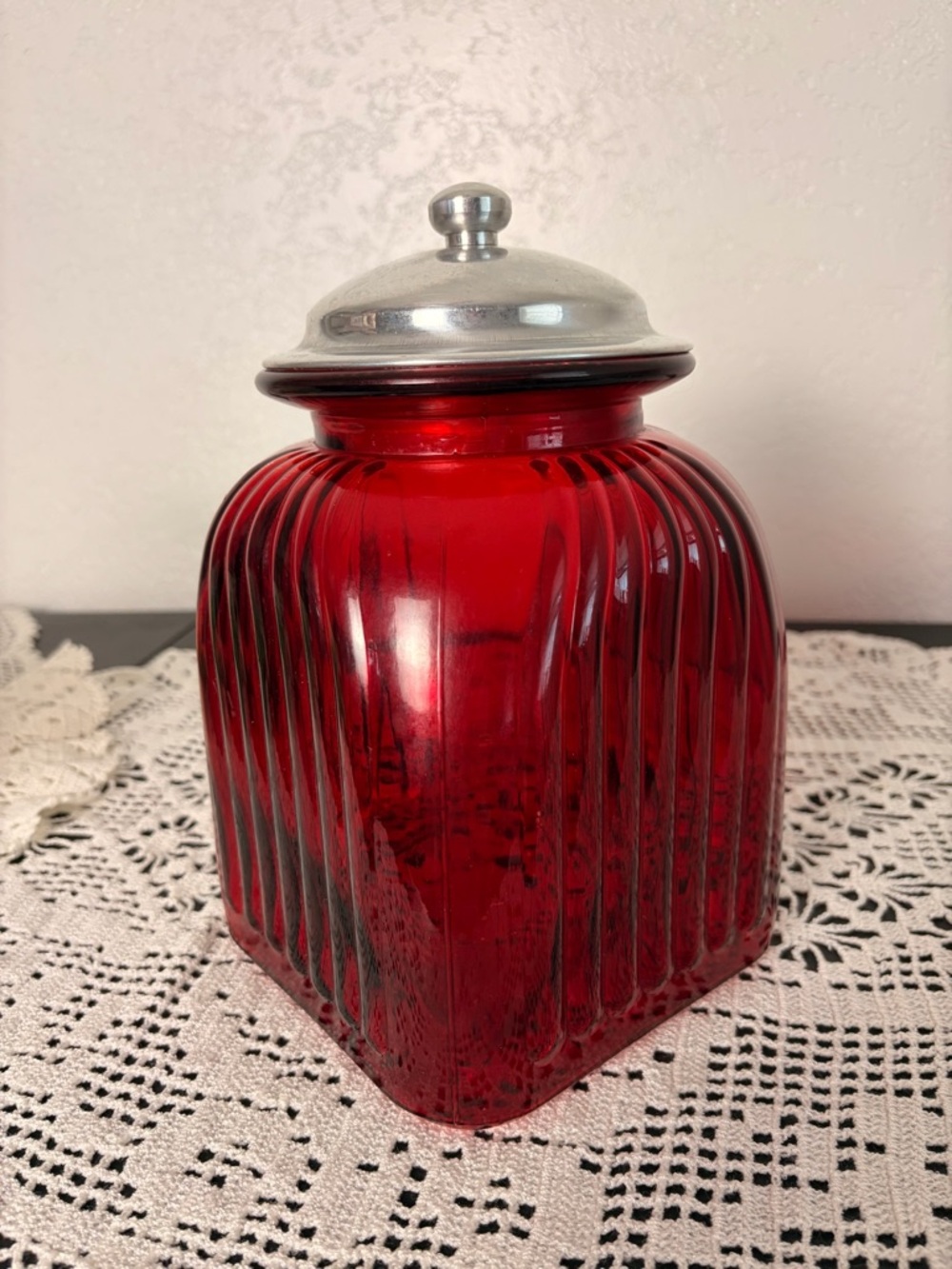 ❤️✨ Vintage Red Glass Canister – Silver Metal Lid ✨❤️